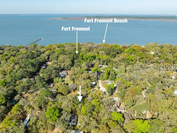 17 Triangle Rd, Saint Helena Island, SC 29920