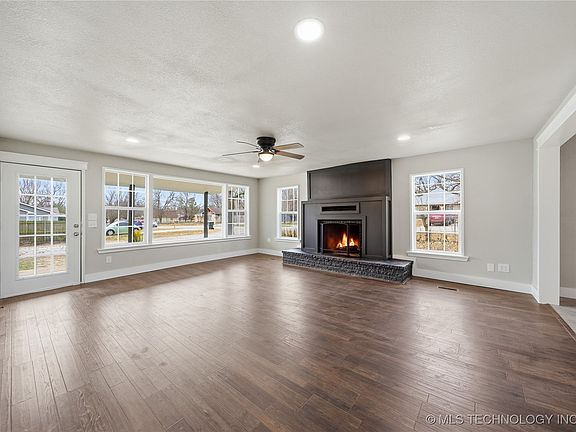 4th image of 809 N 9th St