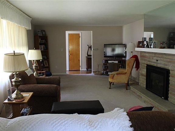 3rd image of 11 Gilmore Dr