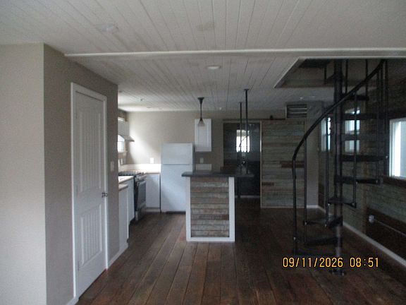 4th image of 814 N 1st St