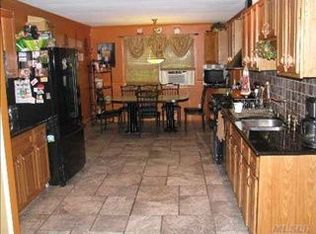 25 Peachtree Ln, Mount Sinai, NY 11766
