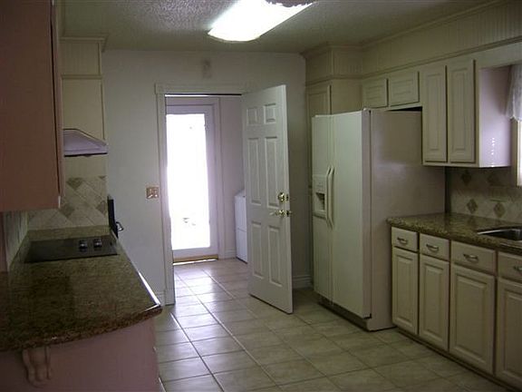 2nd image of 2846 Reynolds Ln
