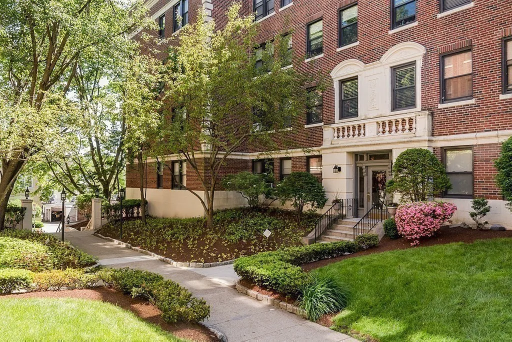 1 bed, 1.0 bath, 620 sqft, $2,600 — Photo 2