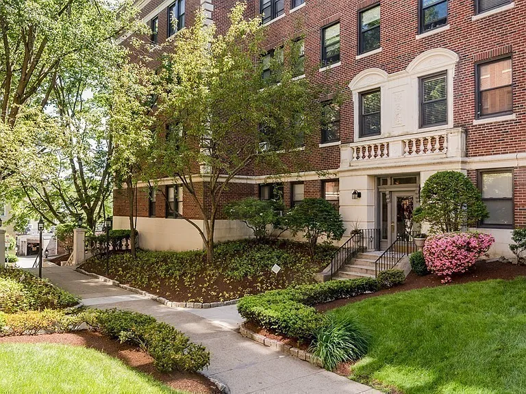 145 Englewood Ave #33 — Photo 2