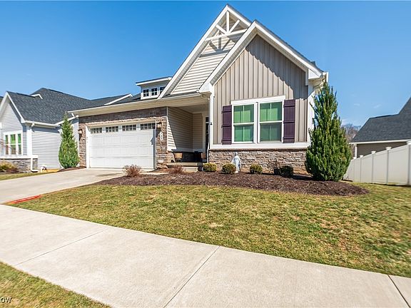 2nd image of 733 Buckeye Dr