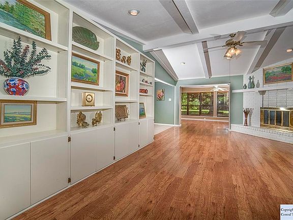 3rd image of 1728 Willow Ln