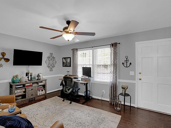 4th image of 105 Sedgewood Ln