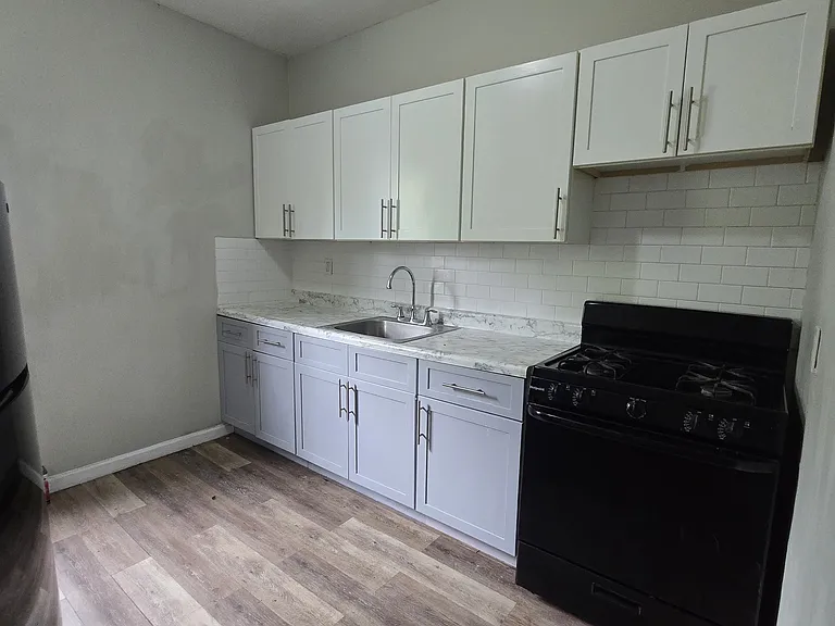 76 Eaton Pl #G2 — Photo 4