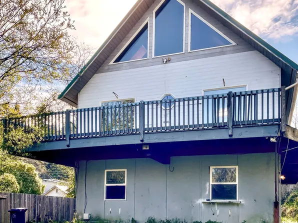 299 S Folsom Ct, Coquille, OR 97423