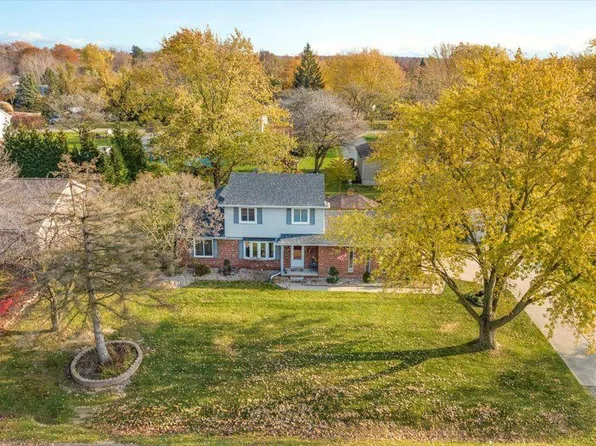 9739 Waterway Dr, Grosse Ile, MI 48138