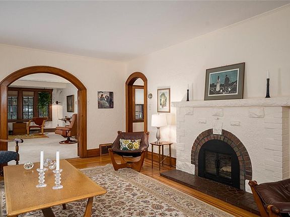 5th image of 120 Walton Dr