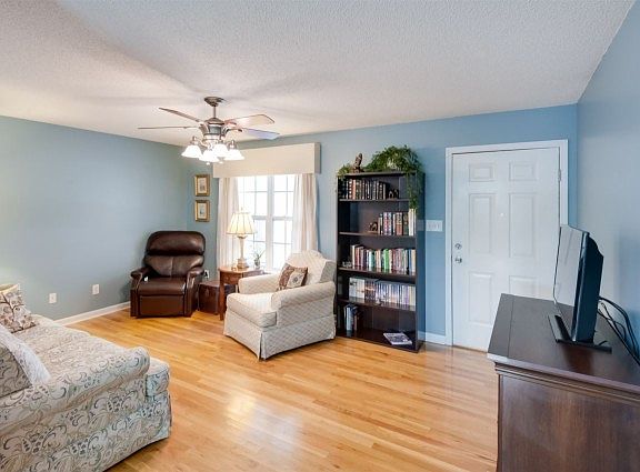 4th image of 302 Georgia Bell Cir SE