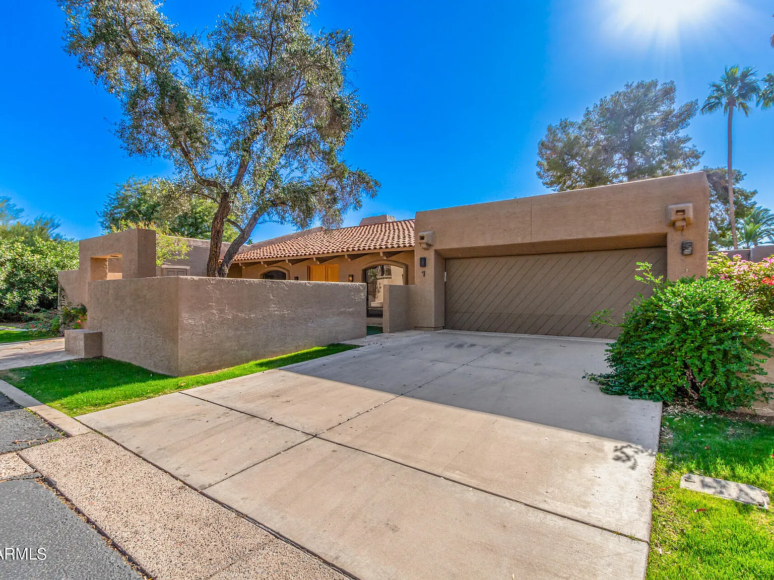 3 bed, 3.5 bath, 4000 sqft, $8,200 — Photo 3