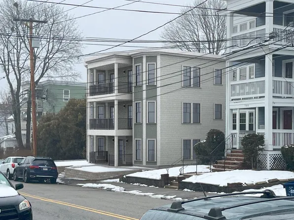 704 Metropolitan Ave, Hyde Park, MA 02136