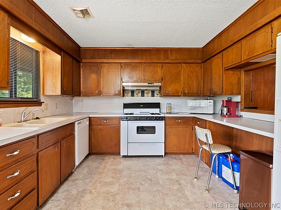 5th image of 1430 S 93rd East Ave