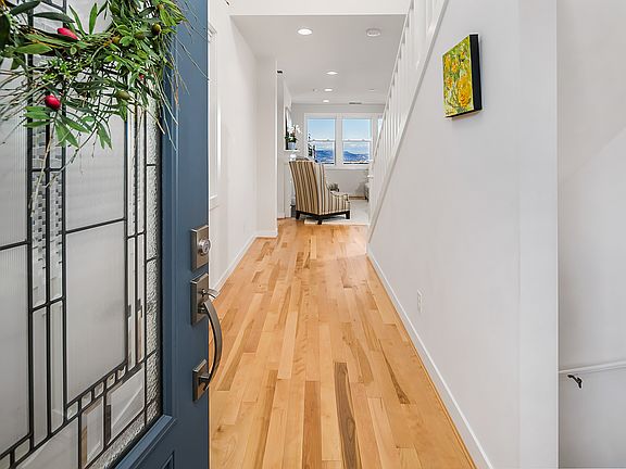 4th image of 1635 14th Pl NE