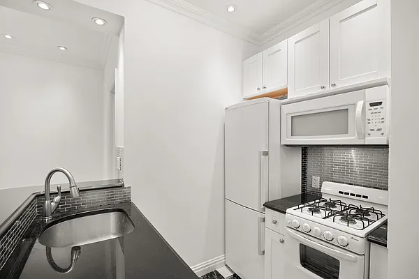 Rented by Cooper & Cooper Real Estate | media 11