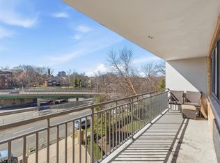 60 Parkway Dr, East Orange, NJ