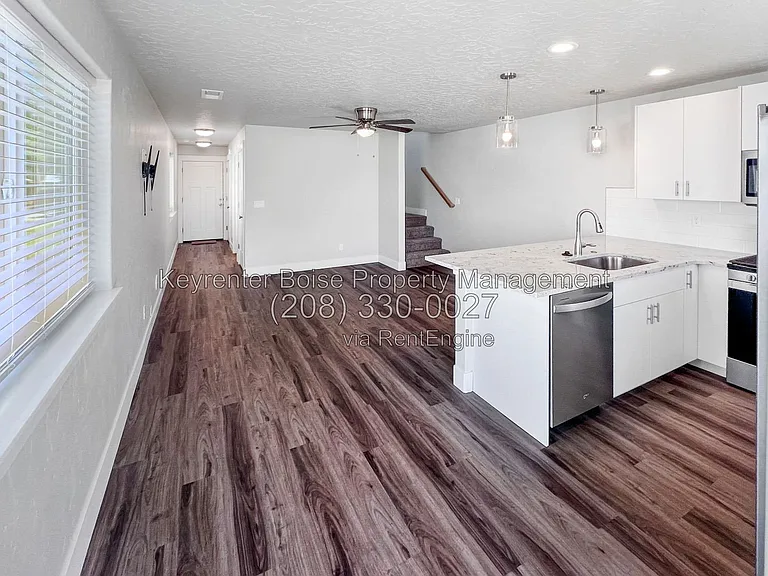 105 E Park Ave #B — Photo 3