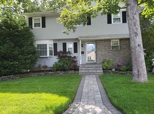 1634 Stevens Ave, Merrick, NY 11566