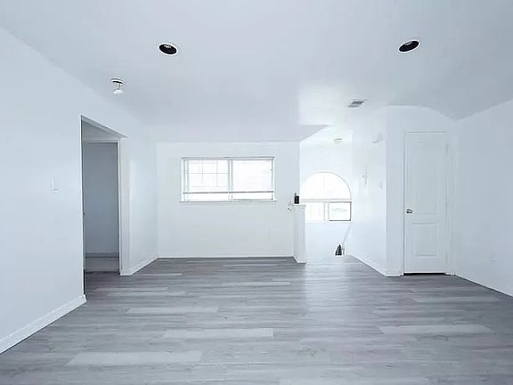 3rd image of 1312 Richmond Ave