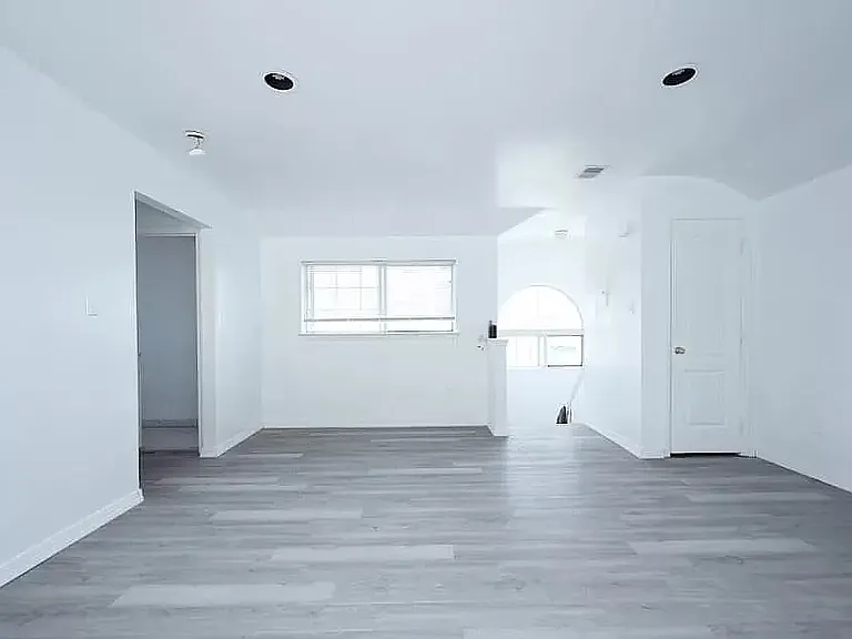 1312 Richmond Ave — Photo 3