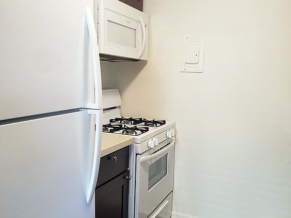 4th image of 1221 De La Vina St Unit B1