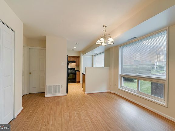 4th image of 10122 Fair Woods Dr