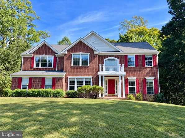 70 Crestwood Ln