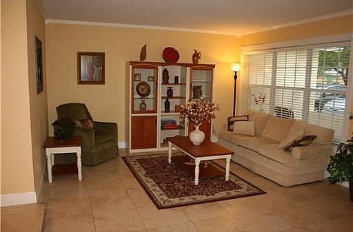 5th image of 10344 SW 50th Ct