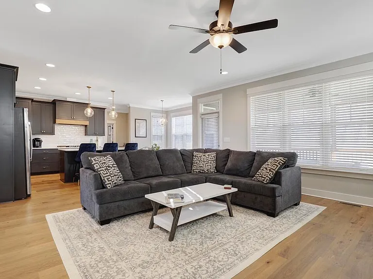 6209 Morning Glory Dr — Photo 13