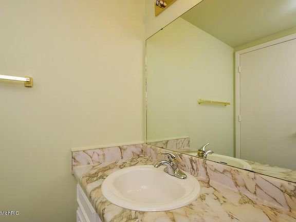 4th image of 6214 Acropolis Dr SE #44