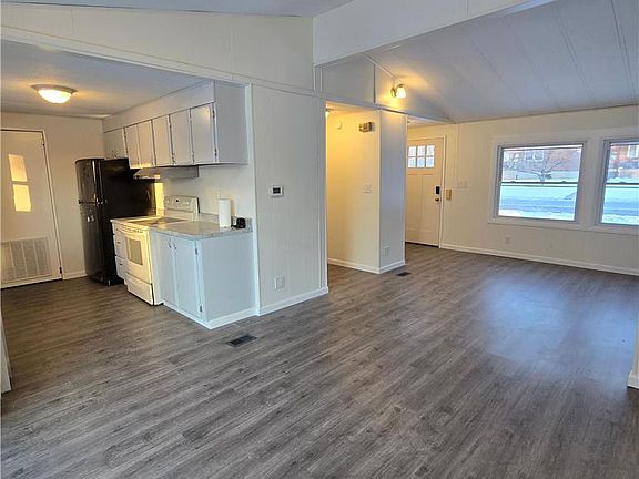3rd image of 207 W Center St