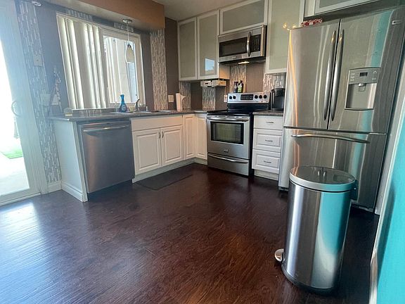 4th image of 9468 Carlton Oaks Dr Unit E