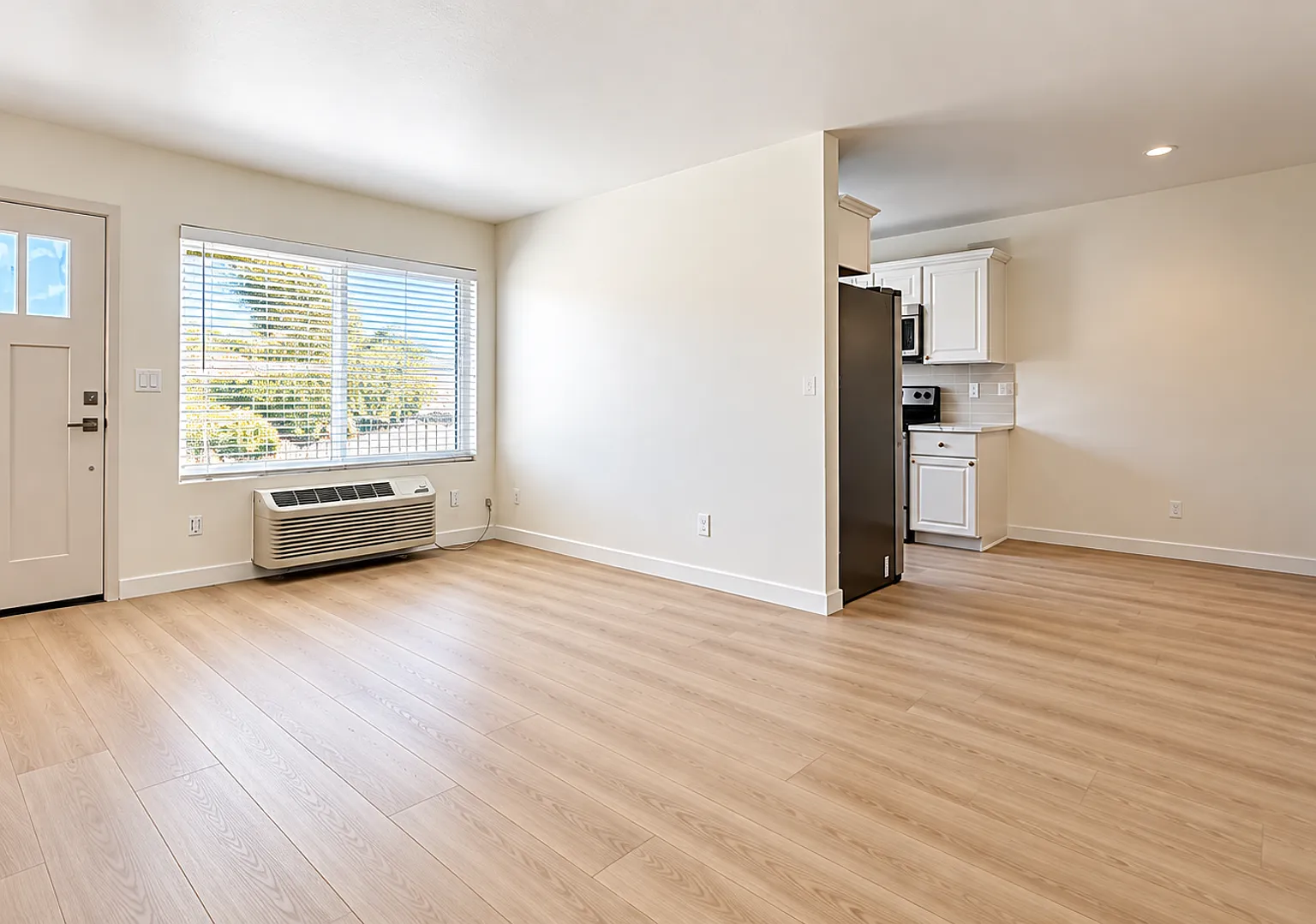 Beautifully Renovated 1 and 2 bedrooms with In-Unit W/D near Adams Ave in Normal Heights! — Photo 4