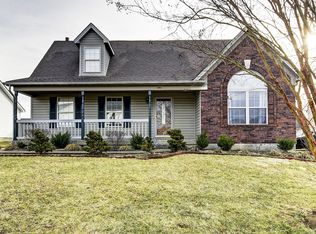 9809 Spring Pointe Ct, Louisville, KY 40229