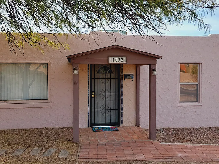 1032 E Glenn St — Photo 1
