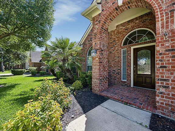 2nd image of 2807 Falcon Knoll Ln