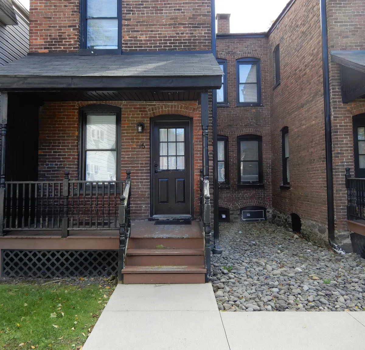 3 bed, 1.5 bath, 1100 sqft, $2,000 — Photo 2