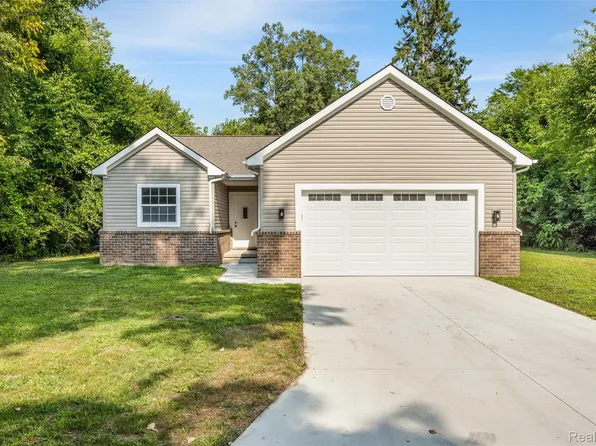 21806 Waldron St, Farmington Hills, MI 48336