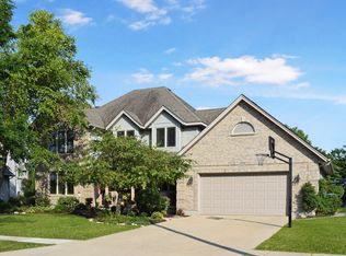 1040 Bristol Dr E, Sycamore, IL 60178