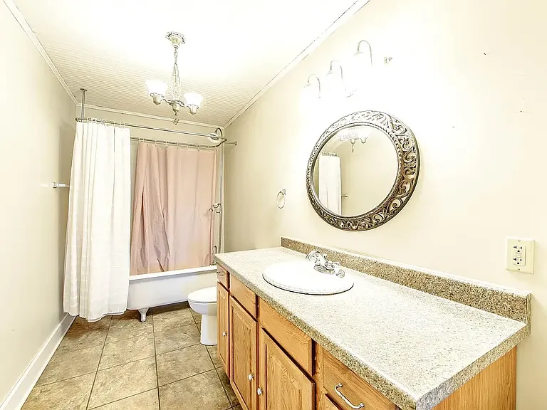129 Pecan St — Photo 4