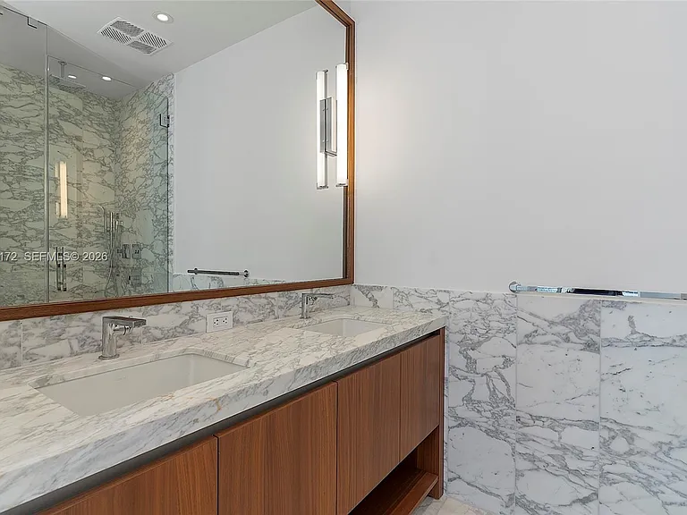 175 SE 25th Rd #1003 — Photo 5