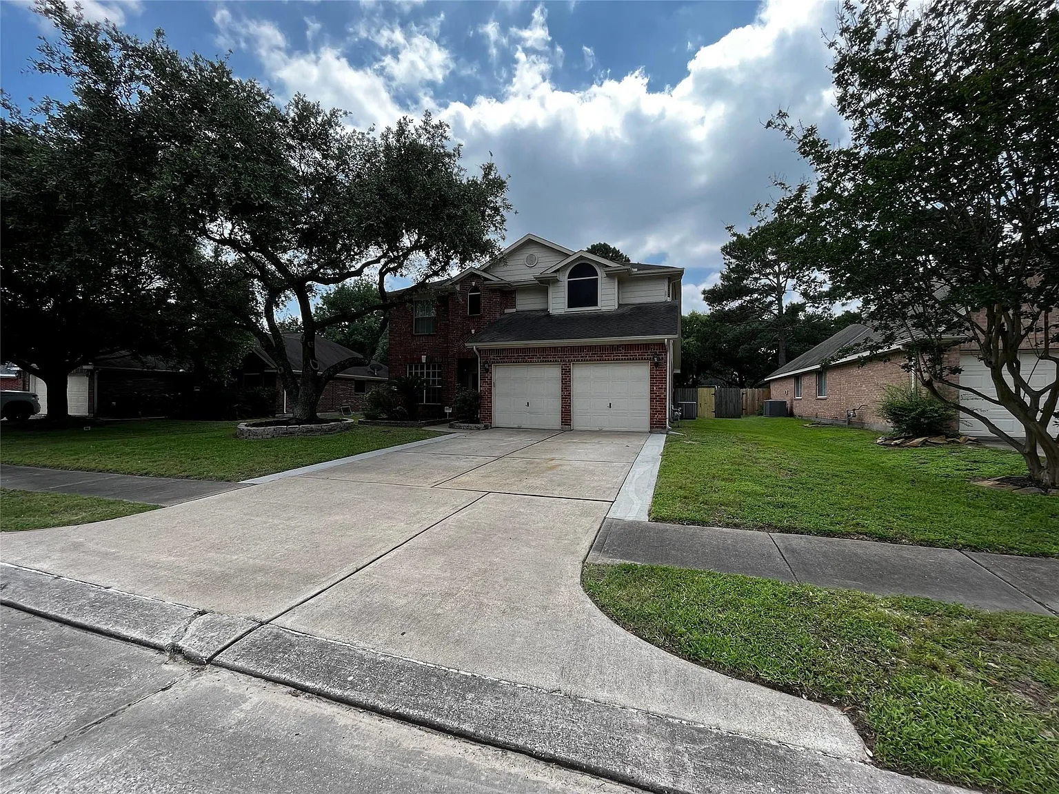 4 bed, 2.5 bath, 2274 sqft, $2,199 — Photo 2