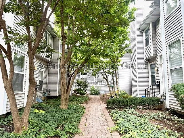 5776 Kingsbury Pl — Photo 1