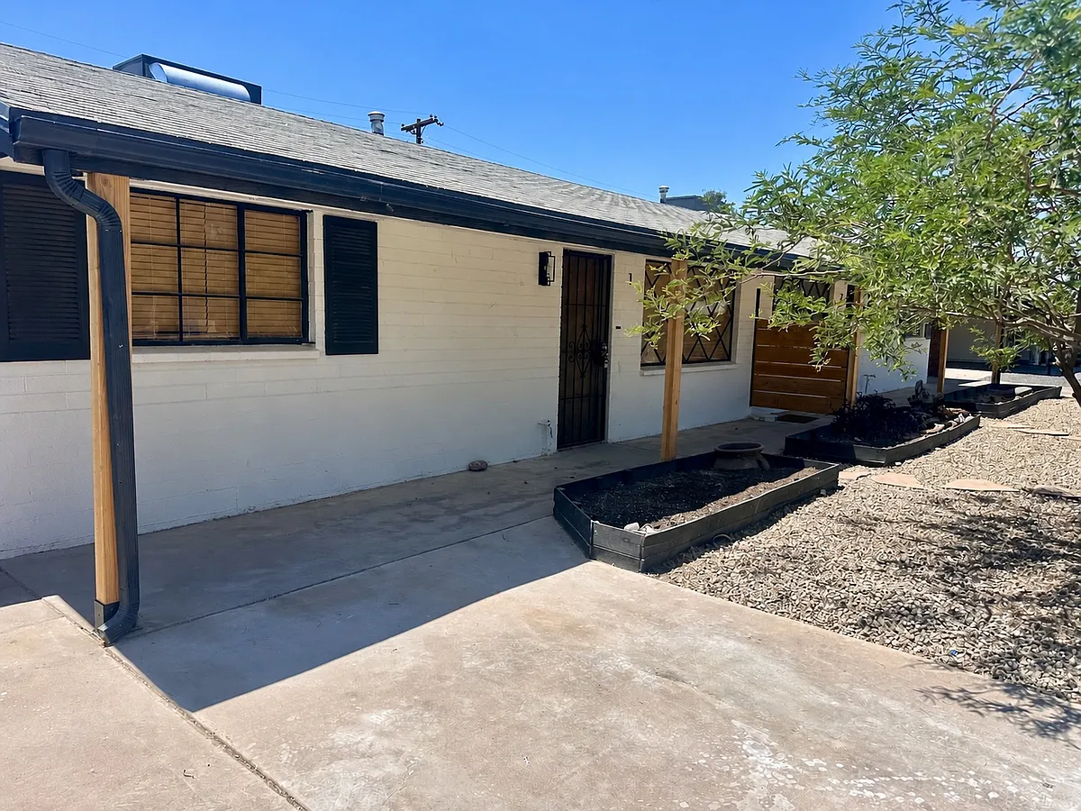 Building Photo - 4907 E Sheridan St #1
