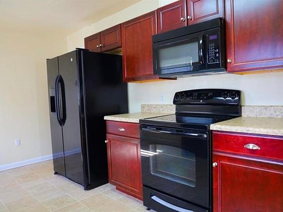 4th image of 418 Fairbanks Dr