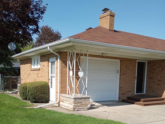 3rd image of 4866 Centennial Dr