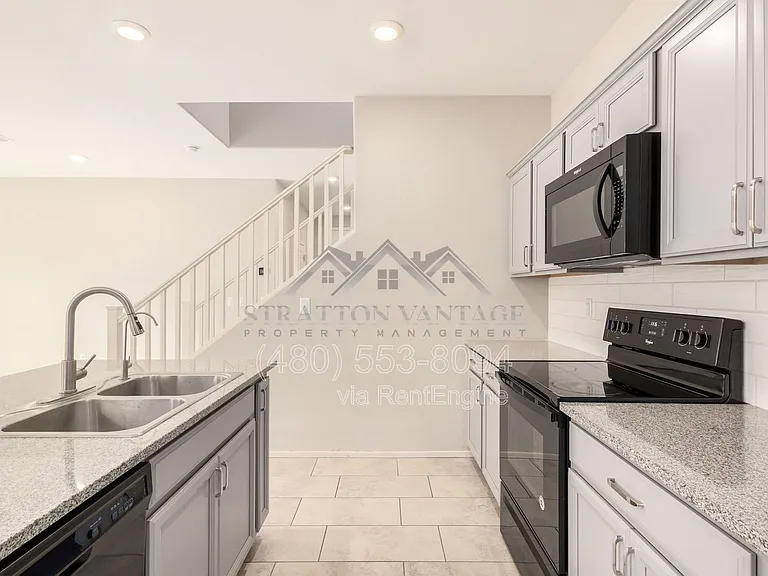 55 E Constitution Dr — Photo 12