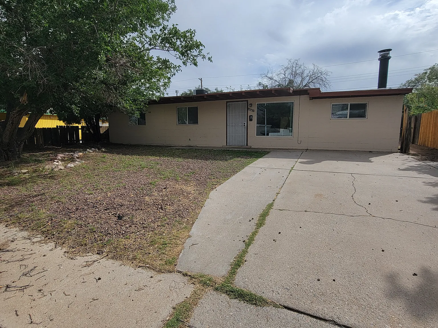 3 bed, 1225 sqft, $1,300 — Photo 1
